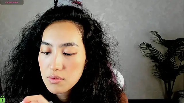 Snapshot of FlirtyAura chatting on 19, 11, 2025 FlirtyAura online show from 19, 11, 2025