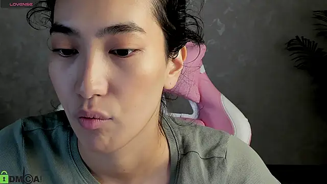 Snapshot of FlirtyAura chatting on 21, 11, 2025 FlirtyAura online show from 21, 11, 2025