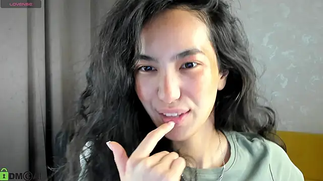 FlirtyAura online show from 15, 12, 2025