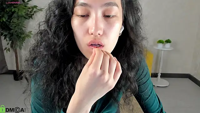 FlirtyAura online show from 13, 5, 2026