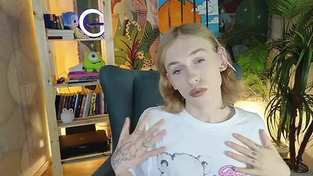 Snapshot of BarbieRichy chatting on 25, 9, 2025 BarbieRichy online show from 25, 9, 2025