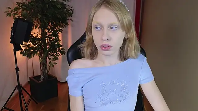 Snapshot of BarbieRichy chatting on 16, 10, 2025 BarbieRichy online show from 16, 10, 2025