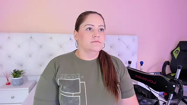 Snapshot of katte_landerr chatting on 4, 10, 2025 katte landerr online show from 4, 10, 2025