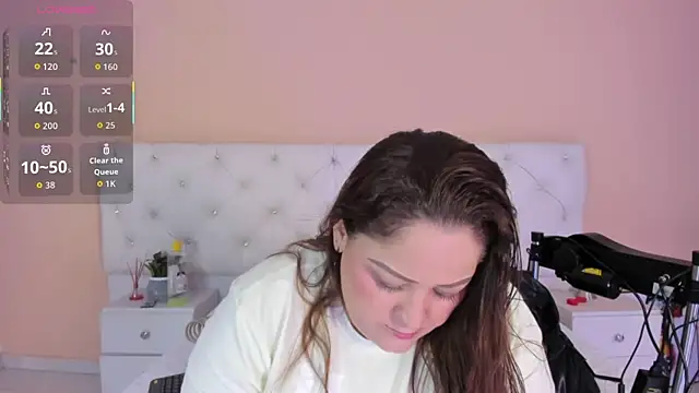 Snapshot of katte_landerr chatting on 10, 10, 2025 katte landerr online show from 10, 10, 2025