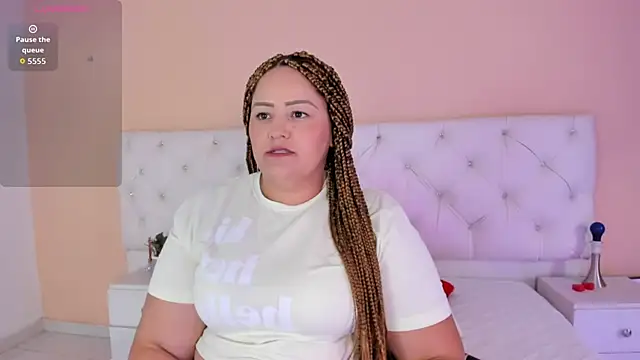 Snapshot of katte_landerr chatting on 21, 10, 2025 katte landerr online show from 21, 10, 2025