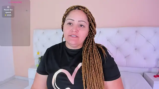 Snapshot of katte_landerr chatting on 25, 10, 2025 katte landerr online show from 25, 10, 2025