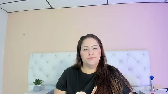 Snapshot of katte_landerr chatting on 22, 11, 2025 katte landerr online show from 22, 11, 2025