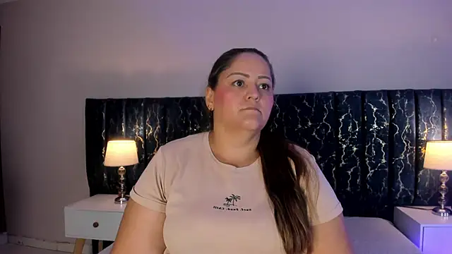 Snapshot of katte_landerr chatting on 4, 2, 2026 katte landerr online show from 4, 2, 2026