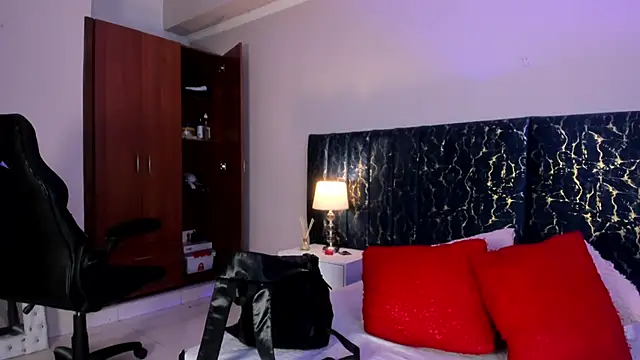 Snapshot of katte_landerr chatting on 25, 2, 2026 katte landerr online show from 25, 2, 2026