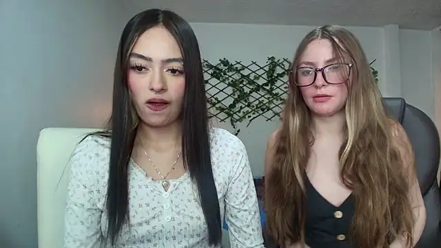 velvet  moon online show from 9, 4, 2026