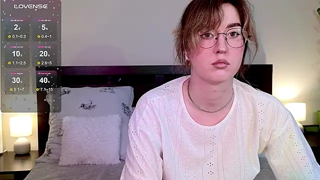 Snapshot of _AlexaFlowers_ chatting on 12, 9, 2025 AlexaFlowers online show from 12, 9, 2025