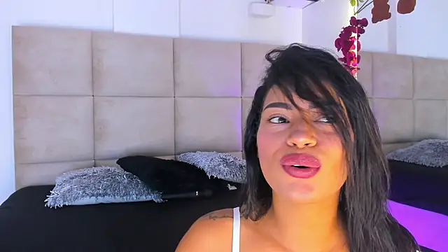 AmberMoss1 online show from 5, 4, 2026