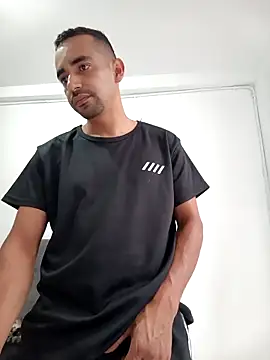 stivenlujan69 online show from 13, 4, 2026