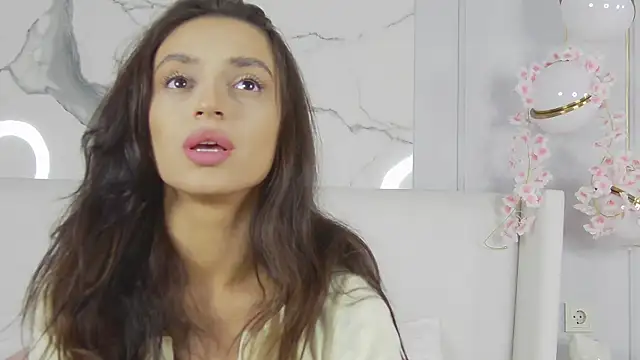 Snapshot of AdoraCortes chatting on 21, 9, 2025 AdoraCortes online show from 21, 9, 2025