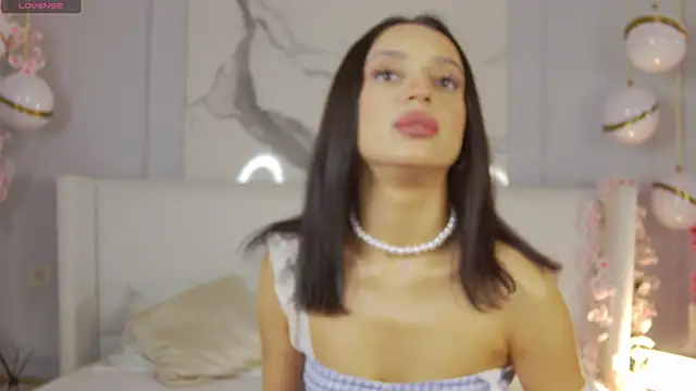 Snapshot of AdoraCortes chatting on 18, 10, 2025 AdoraCortes online show from 18, 10, 2025