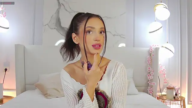 Snapshot of AdoraCortes chatting on 5, 11, 2025 AdoraCortes online show from 5, 11, 2025