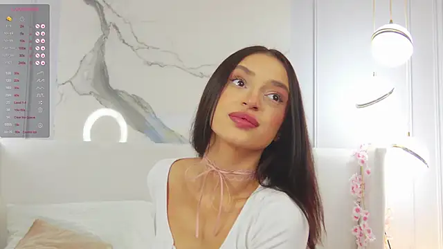 Snapshot of AdoraCortes chatting on 7, 11, 2025 AdoraCortes online show from 7, 11, 2025