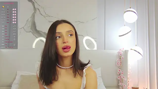 Snapshot of AdoraCortes chatting on 9, 11, 2025 AdoraCortes online show from 9, 11, 2025