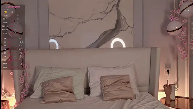 Snapshot of AdoraCortes chatting on 14, 11, 2025 AdoraCortes online show from 14, 11, 2025