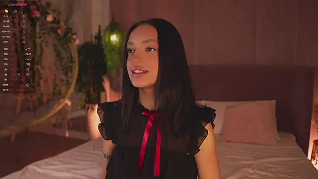 Snapshot of AdoraCortes chatting on 23, 11, 2025 AdoraCortes online show from 23, 11, 2025