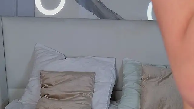 Snapshot of AdoraCortes chatting on 24, 11, 2025 AdoraCortes online show from 24, 11, 2025