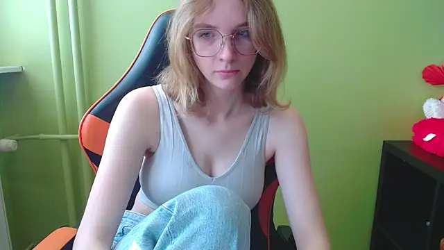 juicyPenny online show from 15, 4, 2026