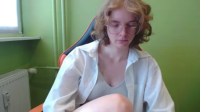 Snapshot of juicyPenny chatting on 5, 5, 2026 juicyPenny online show from 5, 5, 2026