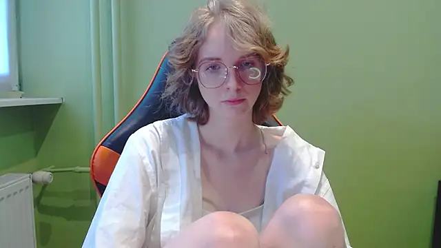 Snapshot of juicyPenny chatting on 13, 5, 2026 juicyPenny online show from 13, 5, 2026