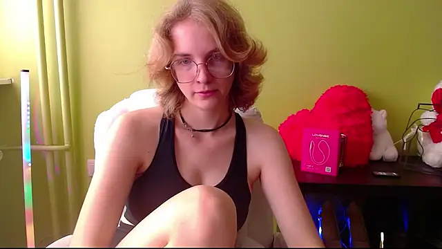 Snapshot of juicyPenny chatting on 27, 6, 2026 juicyPenny online show from 27, 6, 2026