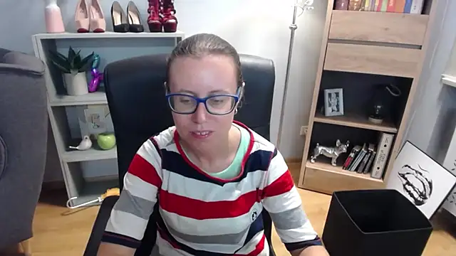 Snapshot of sweetxLizzy chatting on 11, 9, 2025 sweetxLizzy online show from 11, 9, 2025