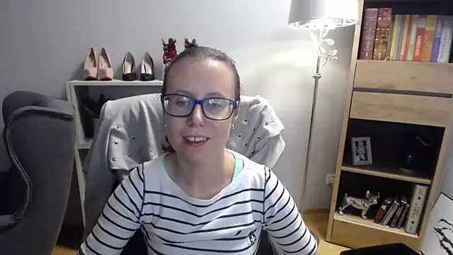 Snapshot of sweetxLizzy chatting on 15, 9, 2025 sweetxLizzy online show from 15, 9, 2025