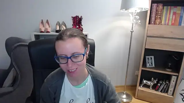Snapshot of sweetxLizzy chatting on 17, 9, 2025 sweetxLizzy online show from 17, 9, 2025