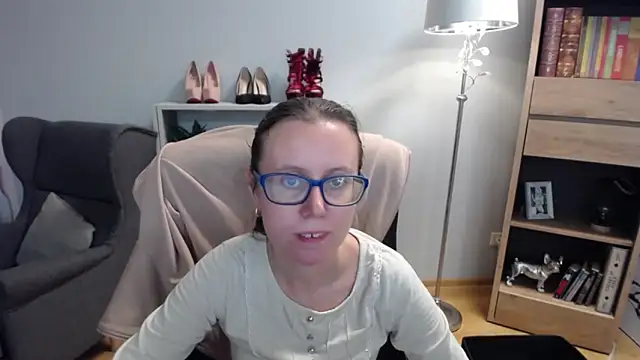 Snapshot of sweetxLizzy chatting on 13, 10, 2025 sweetxLizzy online show from 13, 10, 2025