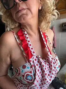Snapshot of milfevapeccato chatting on 28, 7, 2026 milfevapeccato online show from 28, 7, 2026