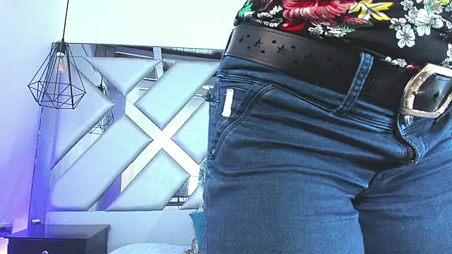 Lorenn Hill online show from 22, 11, 2025