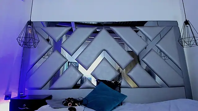 Lorenn Hill online show from 17, 1, 2026