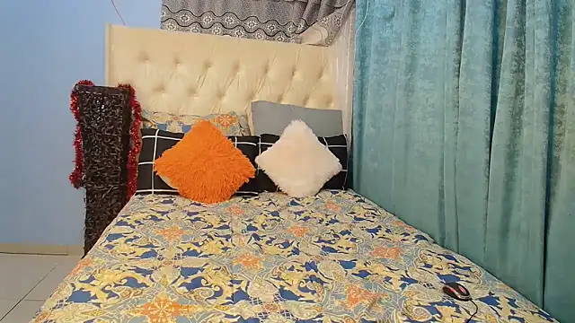 Snapshot of Violettx25 chatting on 18, 11, 2025 Violettx25 online show from 18, 11, 2025