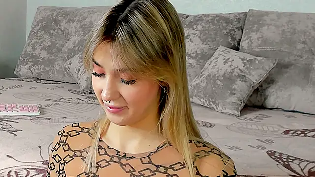 Snapshot of Bella_svon chatting on 16, 11, 2025 Bella svon online show from 16, 11, 2025