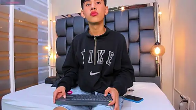 Jim twink online show from 4, 11, 2025