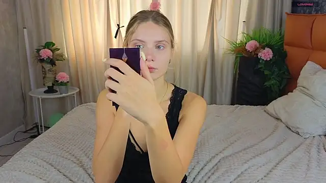Snapshot of SoftBliss chatting on 25, 9, 2025 SoftBliss online show from 25, 9, 2025