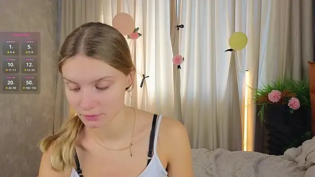 Snapshot of SoftBliss chatting on 4, 10, 2025 SoftBliss online show from 4, 10, 2025