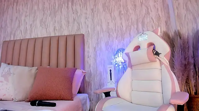 Emely florence  online show from 4, 2, 2026