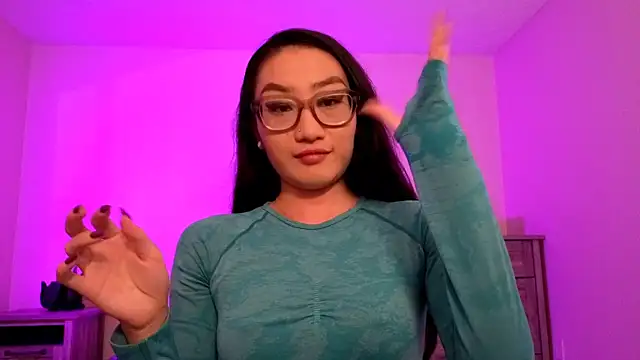 Snapshot of Aliciaz3 chatting on 5, 10, 2025 Aliciaz3 online show from 5, 10, 2025