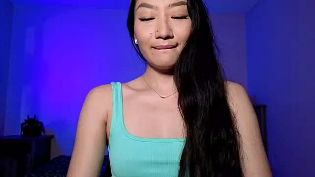 Snapshot of Aliciaz3 chatting on 15, 11, 2025 Aliciaz3 online show from 15, 11, 2025