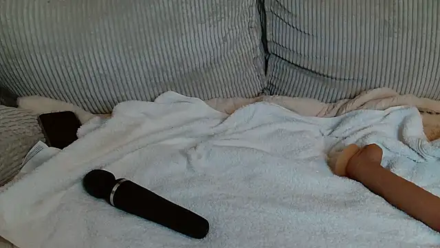 Snapshot of liloush__ chatting on 22, 10, 2025 liloush online show from 22, 10, 2025