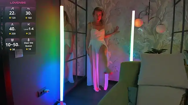 Julia Giulia online show from 18, 7, 2026