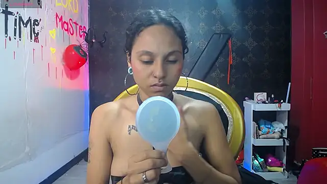 Snapshot of Sweettpleasure chatting on 3, 10, 2025 Sweettpleasure online show from 3, 10, 2025
