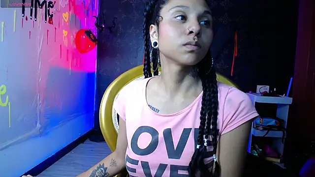 Snapshot of Sweettpleasure chatting on 7, 10, 2025 Sweettpleasure online show from 7, 10, 2025