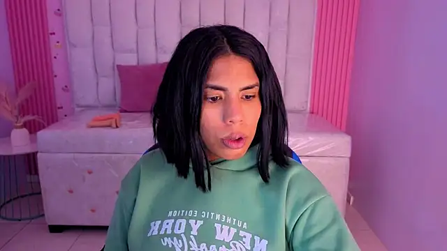 ambar fox s online show from 10, 4, 2026