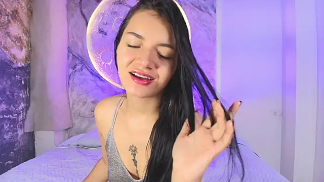 RoxanaBorns  online show from 9, 10, 2025